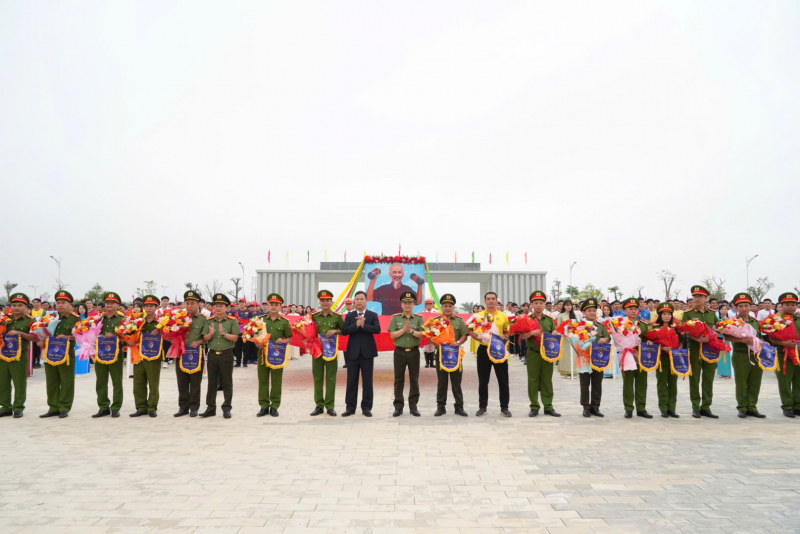 Công an TP Huế khai mạc Đại hội khỏe Vì an ninh Tổ quốc lần thứ IX  -0