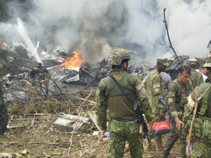 Máy bay quân sự Colombia chở 120 người bị rơi tại Colombia -0