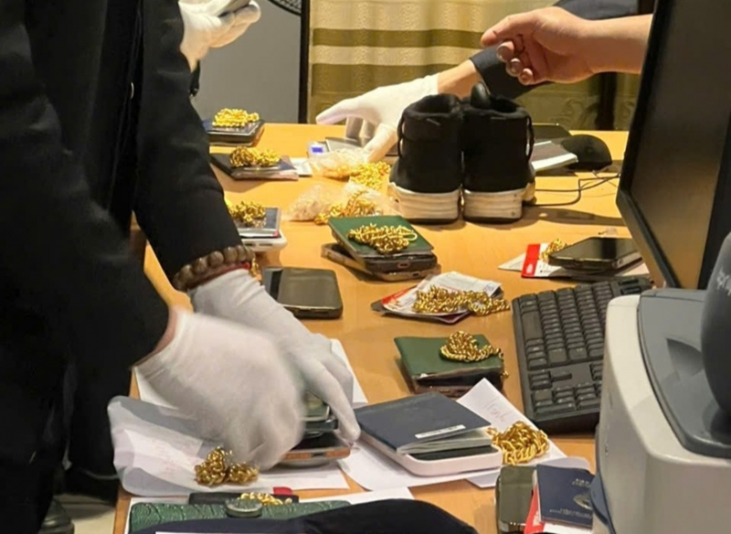 Thu giữ gần 7kg vàng vận chuyển trái phéo từ nước ngoài qua sân bay Cát Bi -0