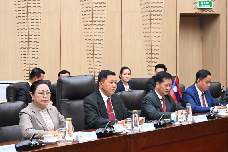 Minister Luong Tam Quang holds talks with Lao Minister of Public Security -0