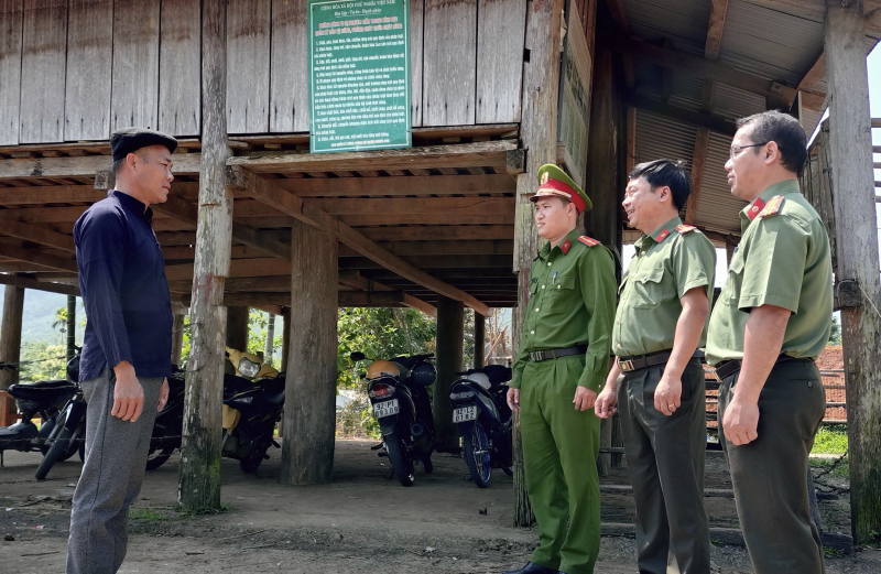 Những “cột trụ” tinh thần dưới chân đèo Lò Xo -0