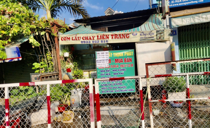 Cháy quán chay khiến 2 mẹ con tử vong: Vẫn là nhà chỉ một lối thoát hiểm -0