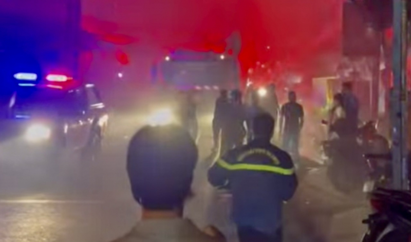 Cháy quán chay khiến 2 mẹ con tử vong: Vẫn là nhà chỉ một lối thoát hiểm -1