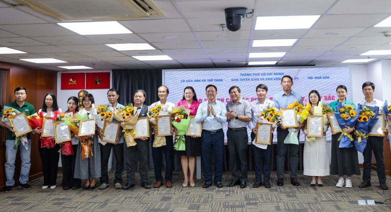 TP Hồ Chí Minh khen thưởng 70 tác phẩm báo chí xuất sắc viết về thành phố -0