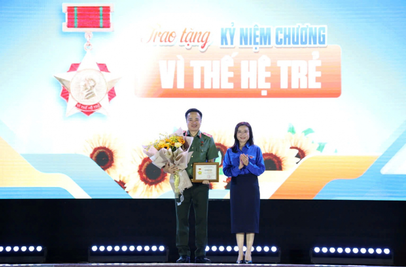 Hành trình “Tiếp lửa truyền thống” và tuyên dương “Gương mặt trẻ Công an TP Hồ Chí Minh tiêu biểu”  -5