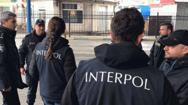 Cuộc chiến bảo vệ tương lai: Ngăn chặn tội ác chống lại trẻ em -0