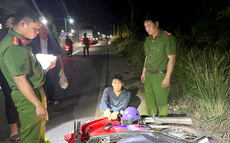 Bắt đối tượng chuyên cướp tài sản của nữ công nhân đi làm về khuya -0