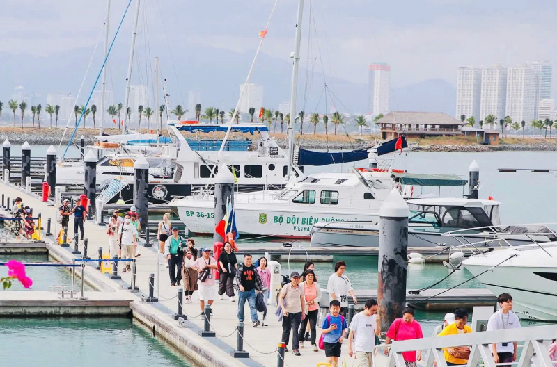 Miền Trung đón “sóng vàng” từ du lịch tàu biển quốc tế -0