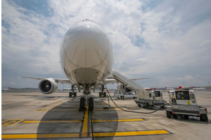 Chạy đua sản xuất xăng dầu, khí đốt  từ… không khí và nước -0