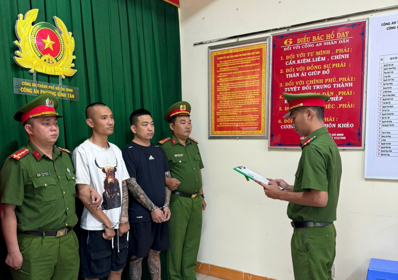 TP Hồ Chí Minh: Bắt giam 2 kẻ đi ô tô chửi bới hăm dọa, đánh người  -0