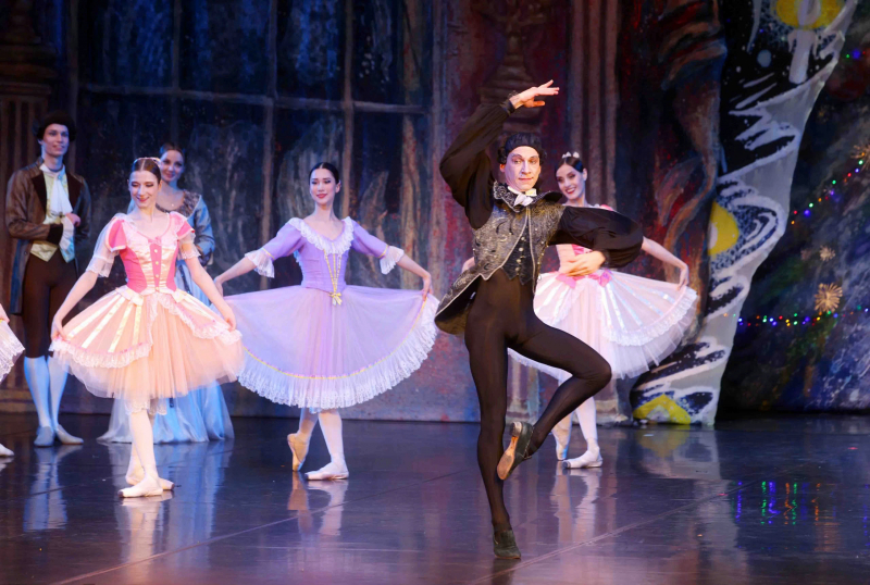 Nghệ sĩ Nga thăng hoa trên sân khấu Nhà hát Hồ Gươm cùng ballet “Kẹp hạt dẻ” -1