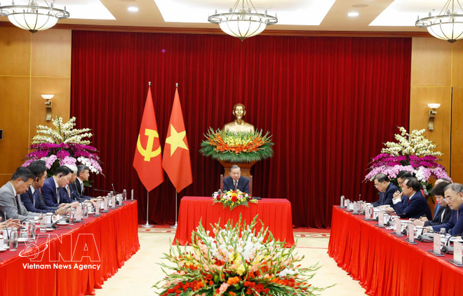 Vietnam pledges partnership to develop resilient, green supply chains: Party leader -0