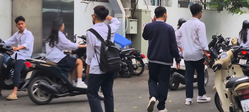 Hà Nội: Điểm trông giữ xe tự phát quanh trường học có tiếp tay cho vi phạm? -0