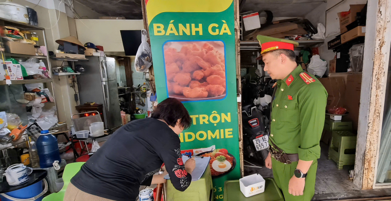 Hà Nội: Điểm trông giữ xe tự phát quanh trường học có tiếp tay cho vi phạm? -0