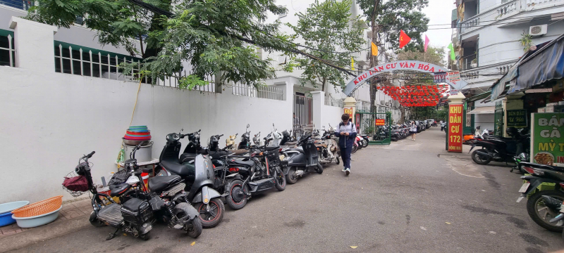 Hà Nội: Điểm trông giữ xe tự phát quanh trường học có tiếp tay cho vi phạm? -0