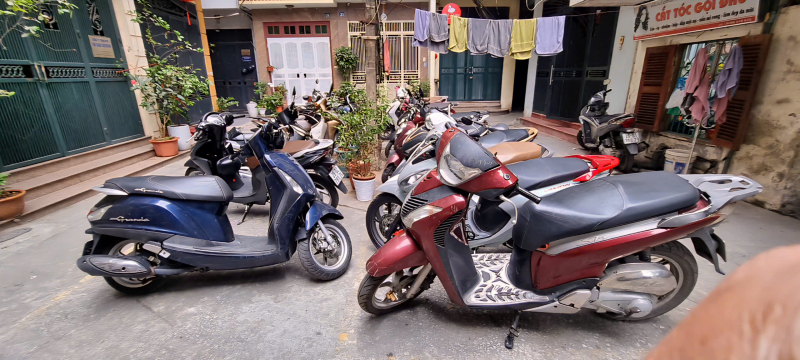 Hà Nội: Điểm trông giữ xe tự phát quanh trường học có tiếp tay cho vi phạm? -0