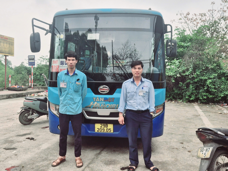 Hành khách “bất ổn” về tinh thần, đưa nhầm 50 triệu đồng cho nhân viên buýt -0