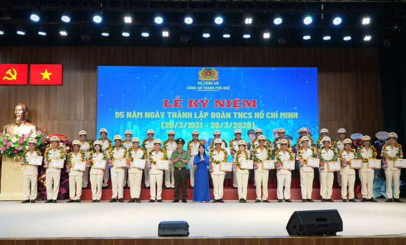 Công an TP Huế tuyên dương nhiều tập thể, cá nhân tiêu biểu trong phong trào thanh niên  -0