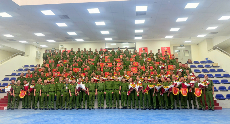 Cảnh sát hình sự thi tài bắn súng quân dụng -0