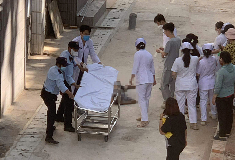 Người đàn ông tử vong sau khi rơi từ tầng lầu bệnh viện ở Lâm Đồng -0