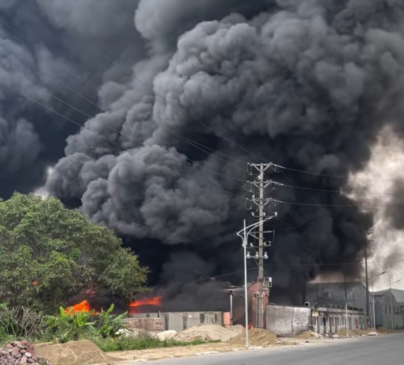 Khống chế đám cháy lớn tại nhà xưởng ở Hưng Yên -0