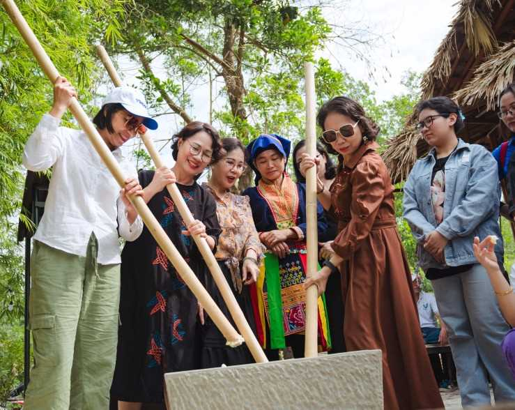 khi ngu-i tr- quan tâm d-n du l-ch van hóa b-n v-ng--nh c-ng thông tin di-n t- t-nh qu--ng ninh.jpg.jpg -0