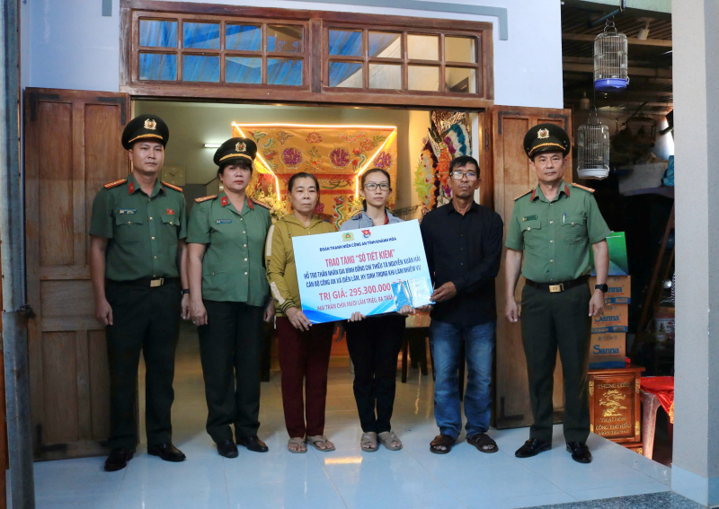 Truy tặng Huân chương Bảo vệ Tổ quốc hạng Ba đối với Thiếu tá Nguyễn Xuân Hải -0