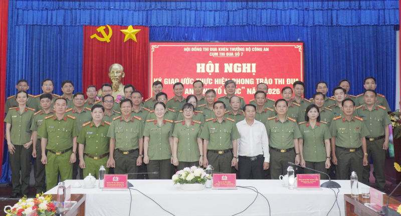 Cụm thi đua số 7 ký giao ước thi đua “Vì an ninh Tổ quốc” năm 2026 -1