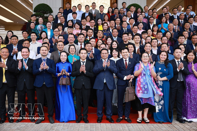 Enterprises must pioneer in achieving double-digit economic growth from 2026: PM -0