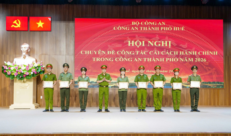 Công an TP Huế tăng cường cải cách hành chính, nâng cao hiệu quả phục vụ nhân dân  -0