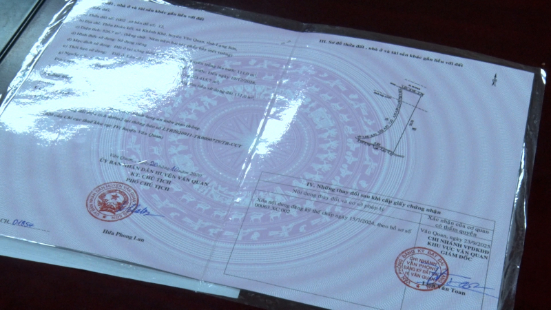 Khởi tố đối tượng lừa đảo bằng “sổ đỏ” giả -0