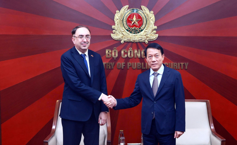 Minister Luong Tam Quang hosts Armenian Ambassador -0