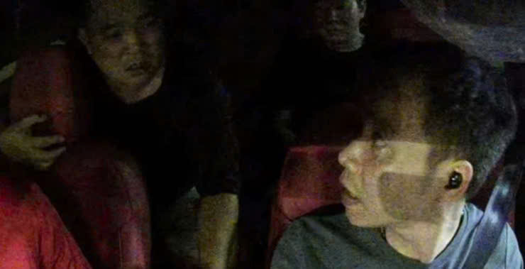 Từ vụ nhạc sĩ Minh khang: 100 cái lý không bằng 1 cái tình -1