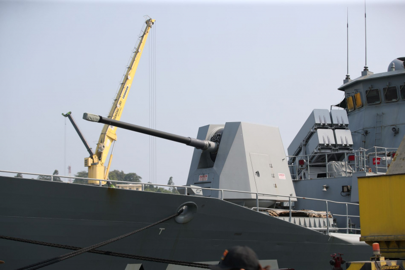 Tàu Hải quân Hoàng gia Australia thăm hữu nghị Đà Nẵng -2