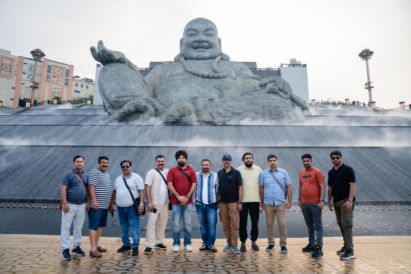 Du khách quốc tế tấp nập chiêm bái núi Bà Đen -2