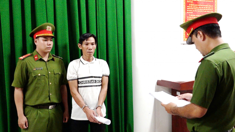 Bắt tạm giam hai đối tượng 