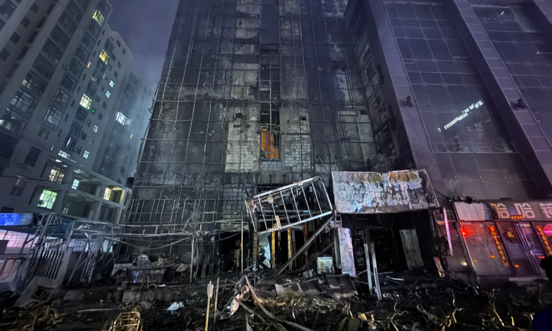 Cháy nhà cao tầng tại Trung Quốc khiến gần 30 người thương vong  -0