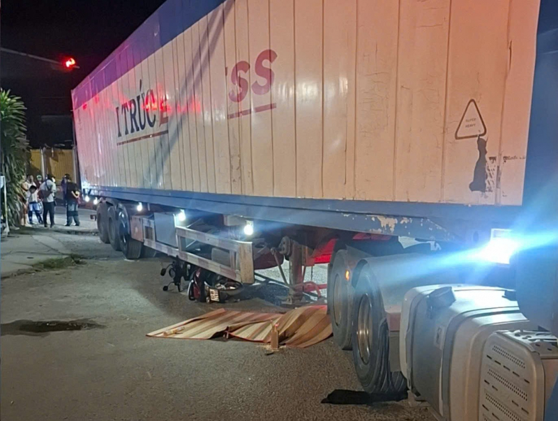 Đồng Tháp: Xe đầu kéo va chạm với xe máy khiến hai người tử vong -0