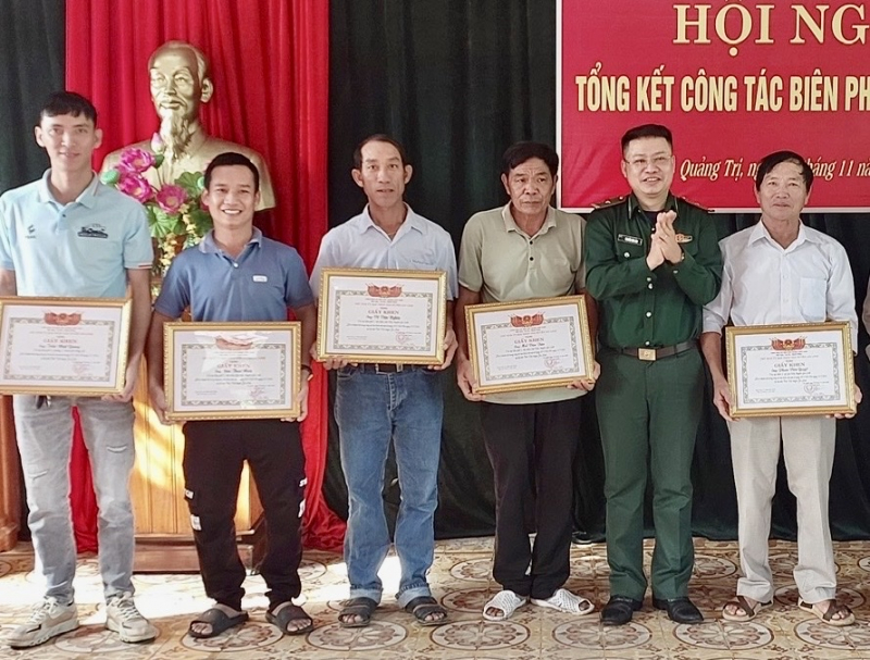 Bước qua “lời nguyền” của biển -0