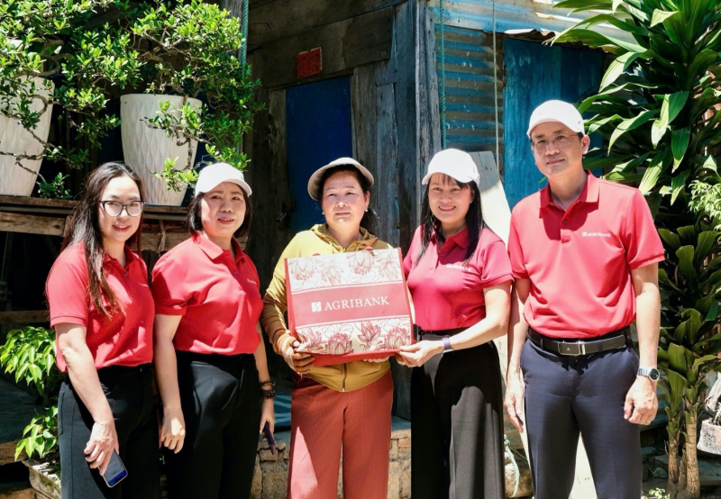 Agribank đồng hành triển khai an sinh xã hội, tiếp sức ngư dân Khánh Hòa bám biển -0