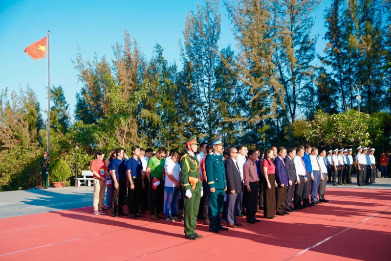 Agribank đồng hành triển khai an sinh xã hội, tiếp sức ngư dân Khánh Hòa bám biển -0