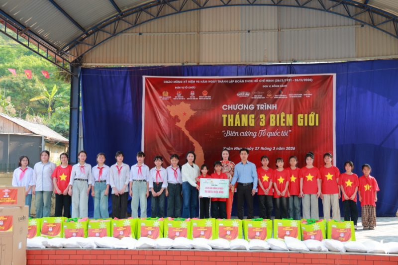 Học viện Cảnh sát nhân dân mang nhiều phần quà ý nghĩa về với học sinh và cán bộ Công an biên giới -0