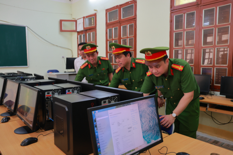 Học viện Cảnh sát nhân dân mang nhiều phần quà ý nghĩa về với học sinh và cán bộ Công an biên giới -0