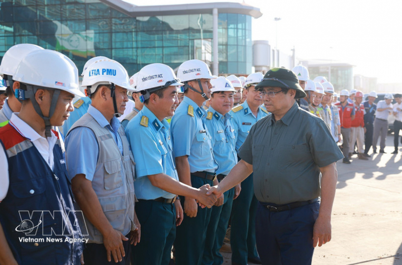 PM sets target to launch Long Thanh airport operations by late 2026 -0