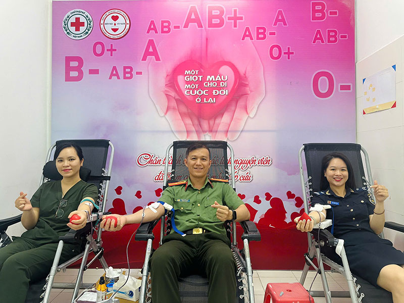 Thiếu tá Công an hiến máu kịp thời cứu sản phụ trong tình huống khẩn cấp -0