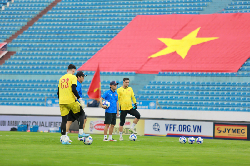 ĐTQG Việt Nam làm quen sân Thiên Trường, sẵn sàng tái đấu Malaysia -0