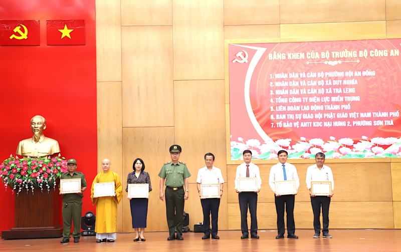 Tuyên dương nhiều điển hình trong phong trào Toàn dân bảo vệ ANTQ tại Đà Nẵng -0