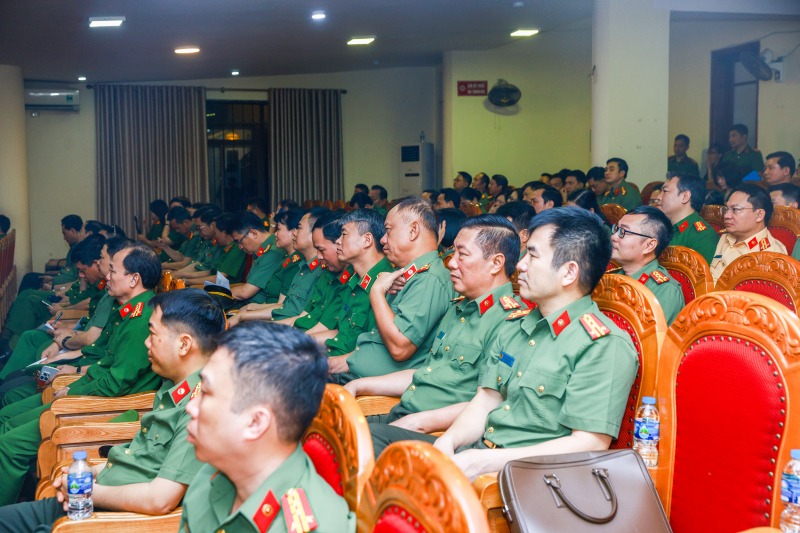 Nâng cao chất lượng công tác điều lệnh, quân sự, võ thuật trong Công an nhân dân -1