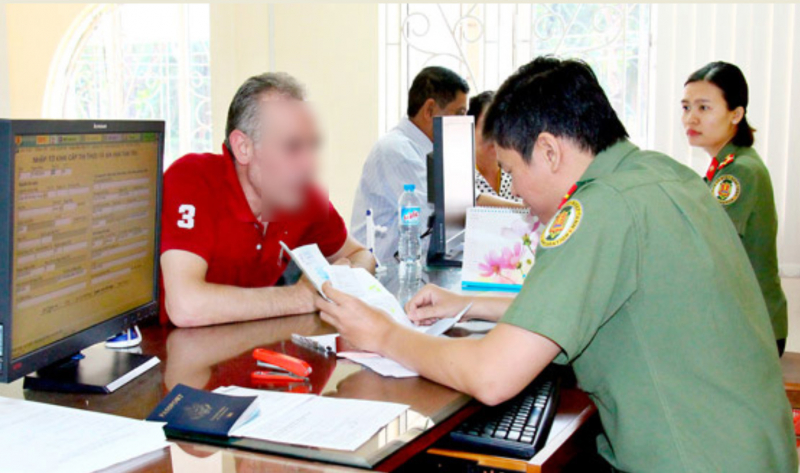 TP Hồ Chí Minh: Xử lý gần 500 trường hợp người nước ngoài quá hạn tạm trú  -1