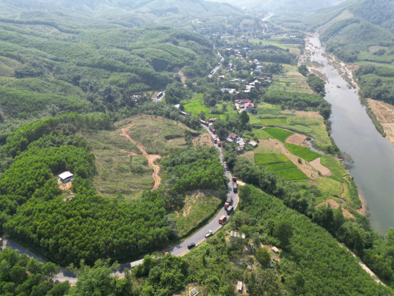 Nguy cơ tai nạn rình rập trên Quốc lộ 49 -0